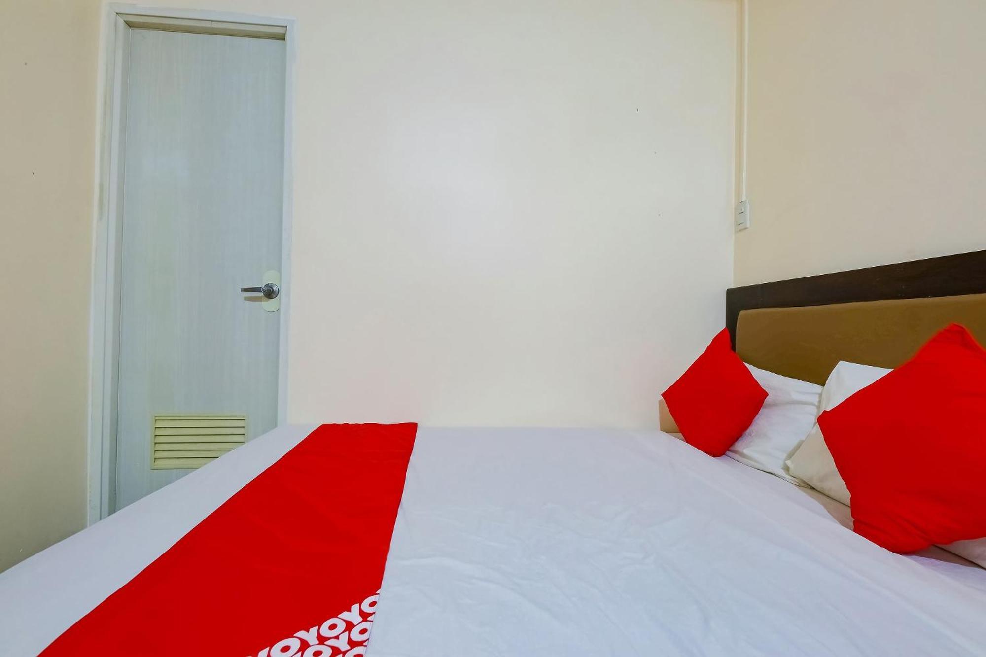 Oyo 431 Apollo 11 Apartelle Pasay Exteriör bild