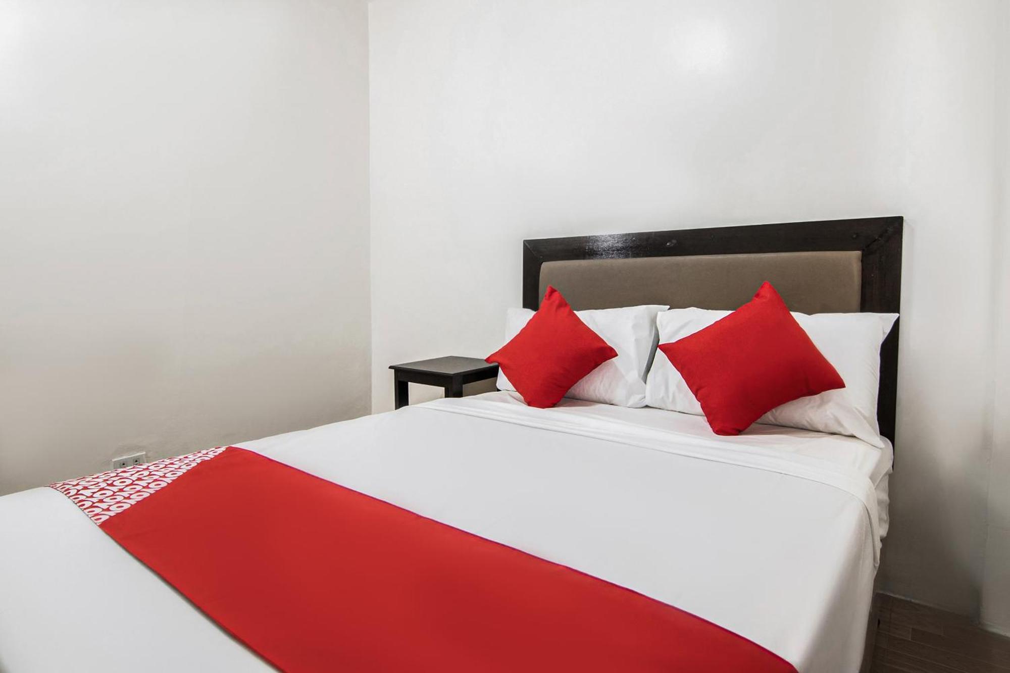 Oyo 431 Apollo 11 Apartelle Pasay Exteriör bild