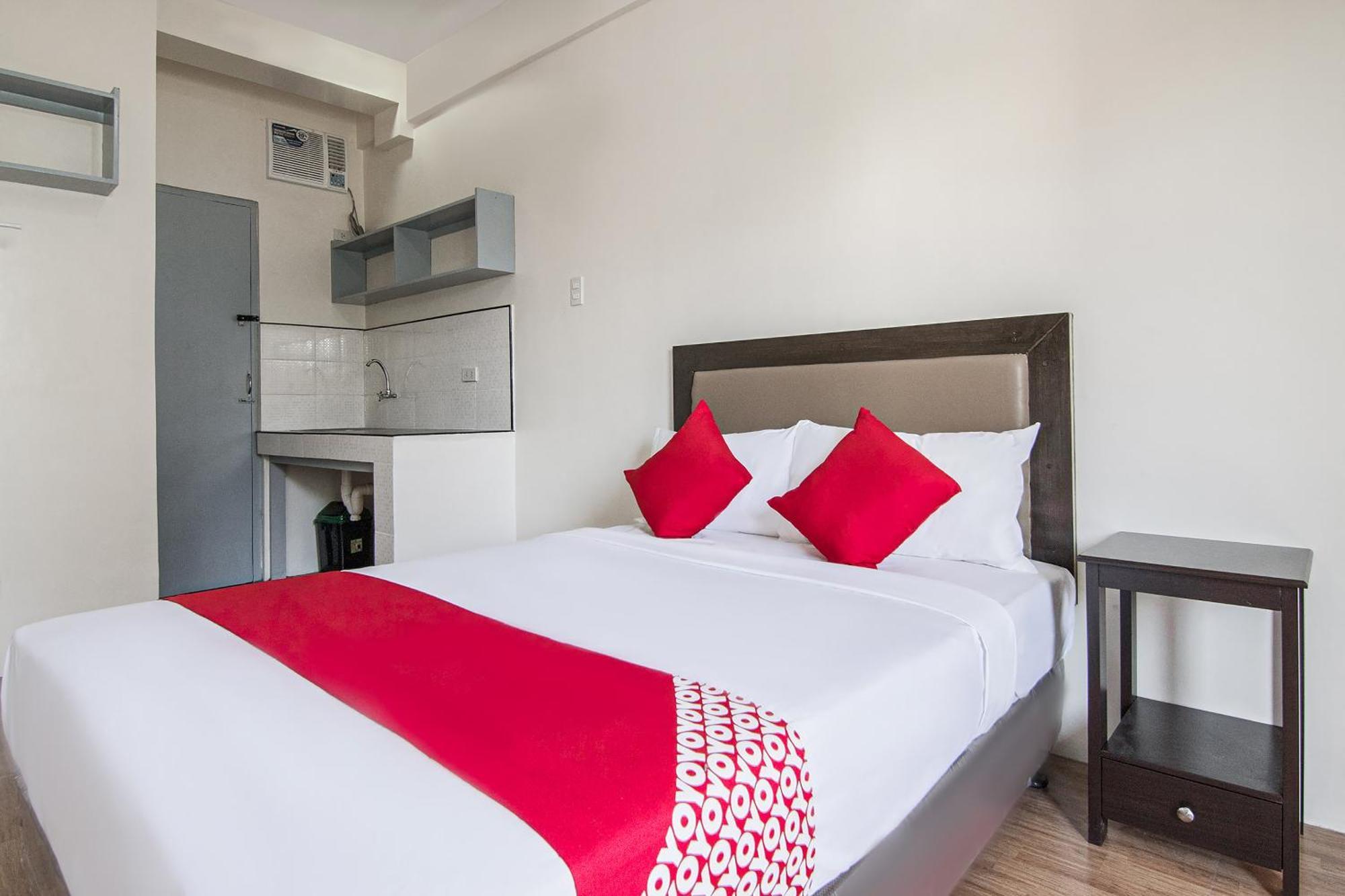 Oyo 431 Apollo 11 Apartelle Pasay Exteriör bild