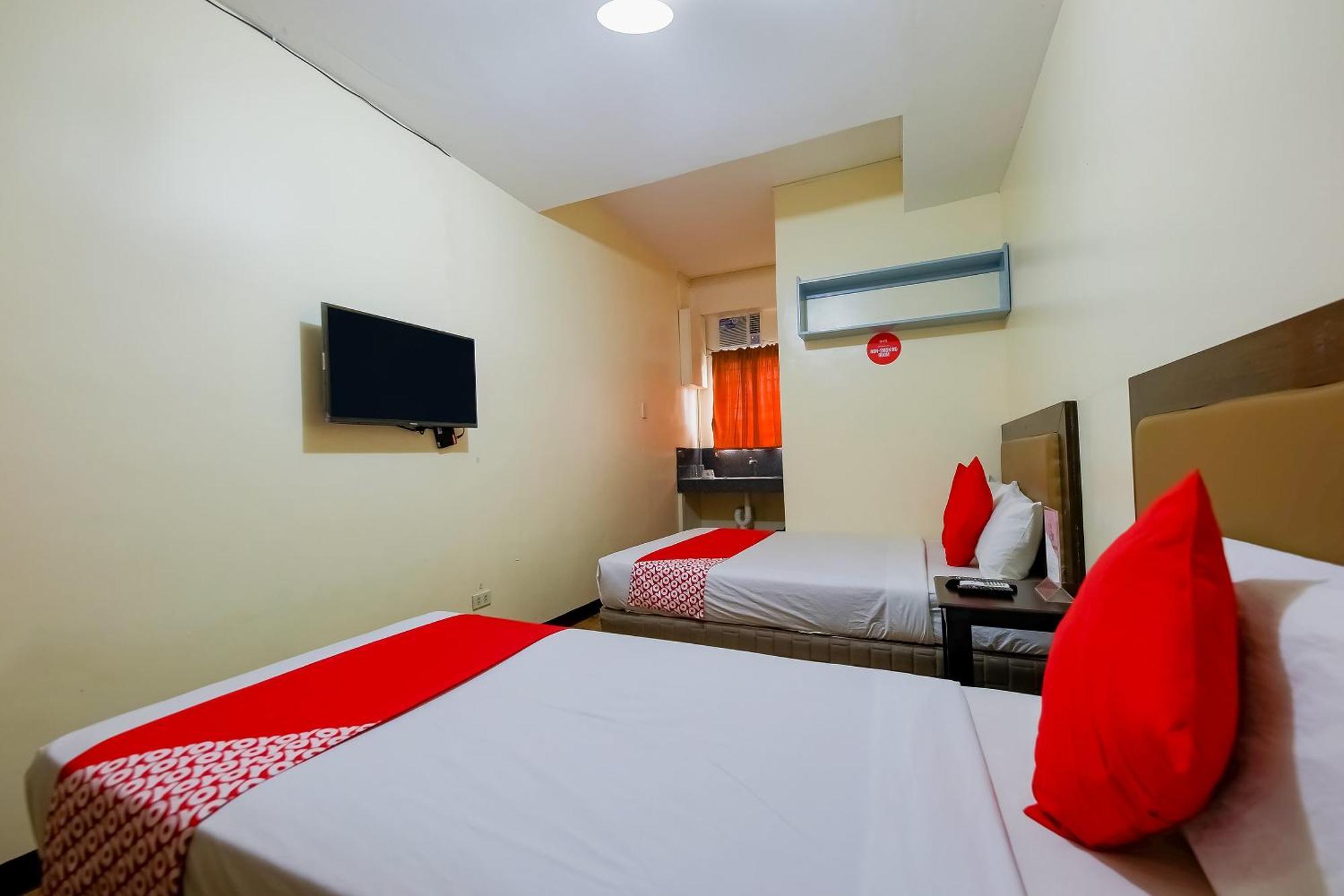 Oyo 431 Apollo 11 Apartelle Pasay Exteriör bild