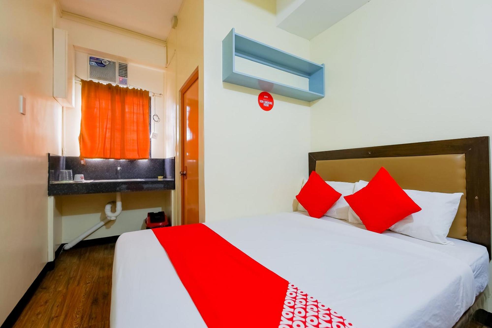 Oyo 431 Apollo 11 Apartelle Pasay Exteriör bild