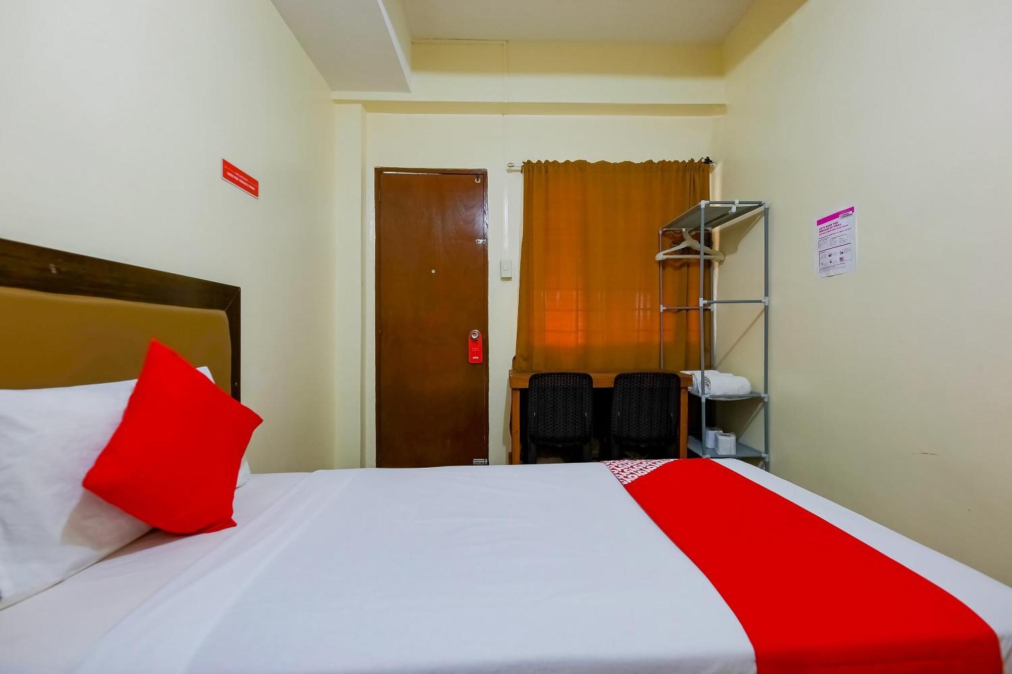 Oyo 431 Apollo 11 Apartelle Pasay Exteriör bild