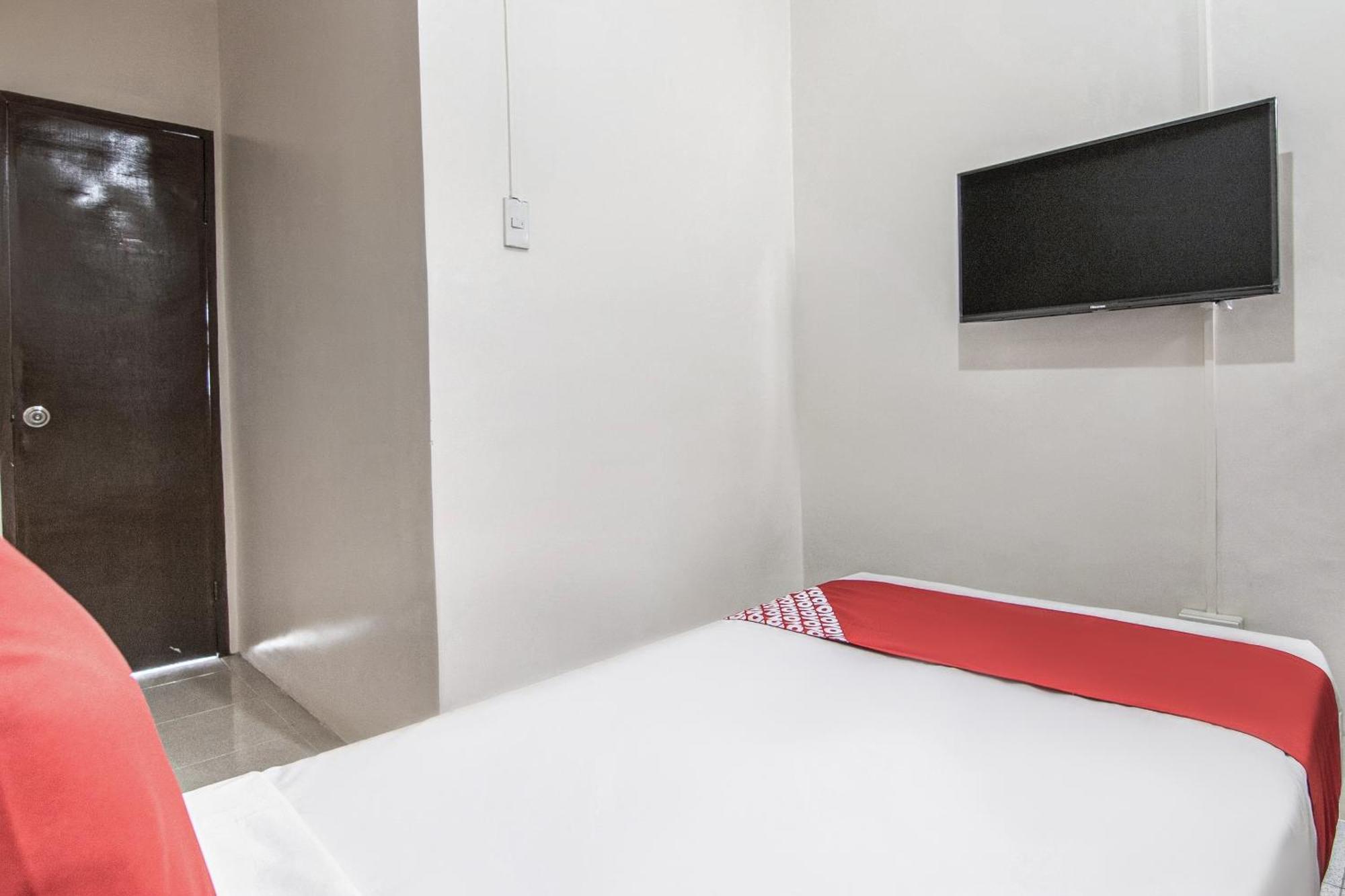 Oyo 431 Apollo 11 Apartelle Pasay Exteriör bild