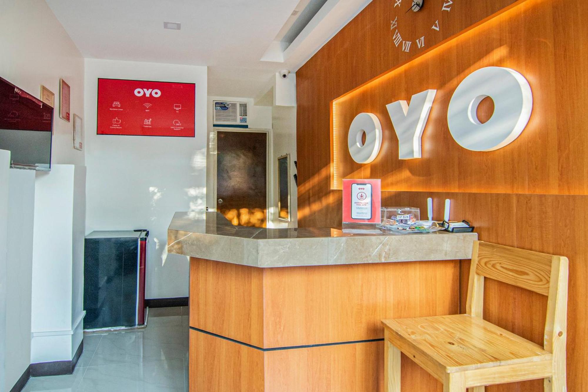 Oyo 431 Apollo 11 Apartelle Pasay Exteriör bild