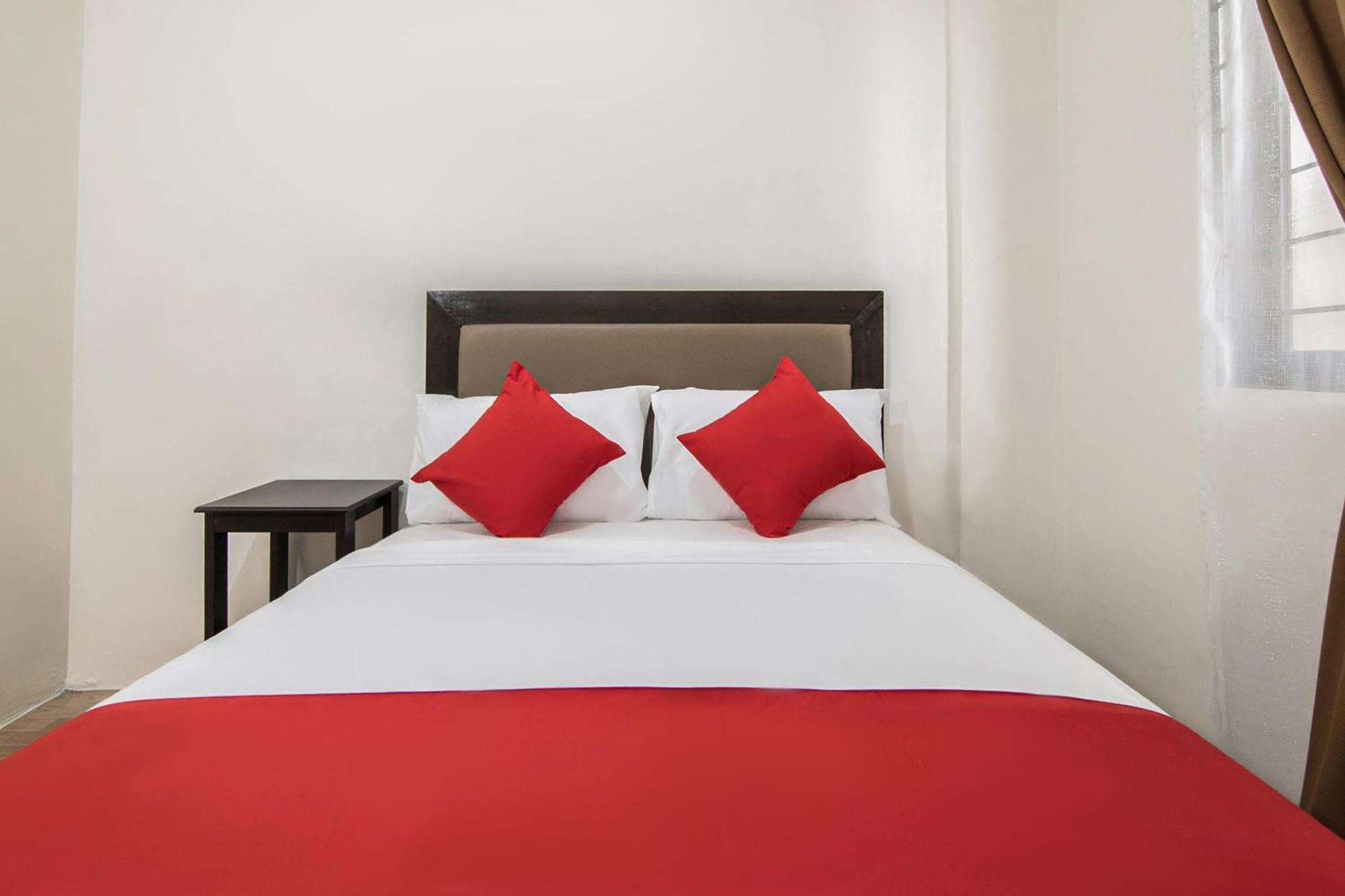 Oyo 431 Apollo 11 Apartelle Pasay Exteriör bild