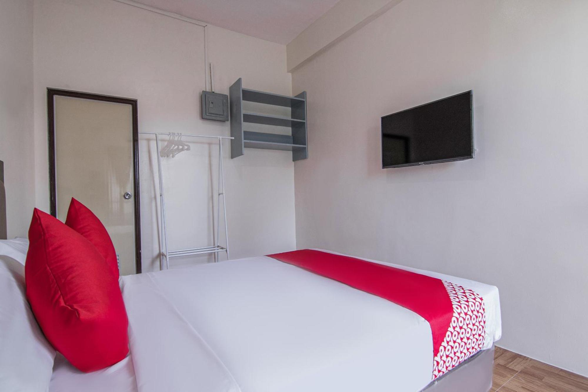 Oyo 431 Apollo 11 Apartelle Pasay Exteriör bild