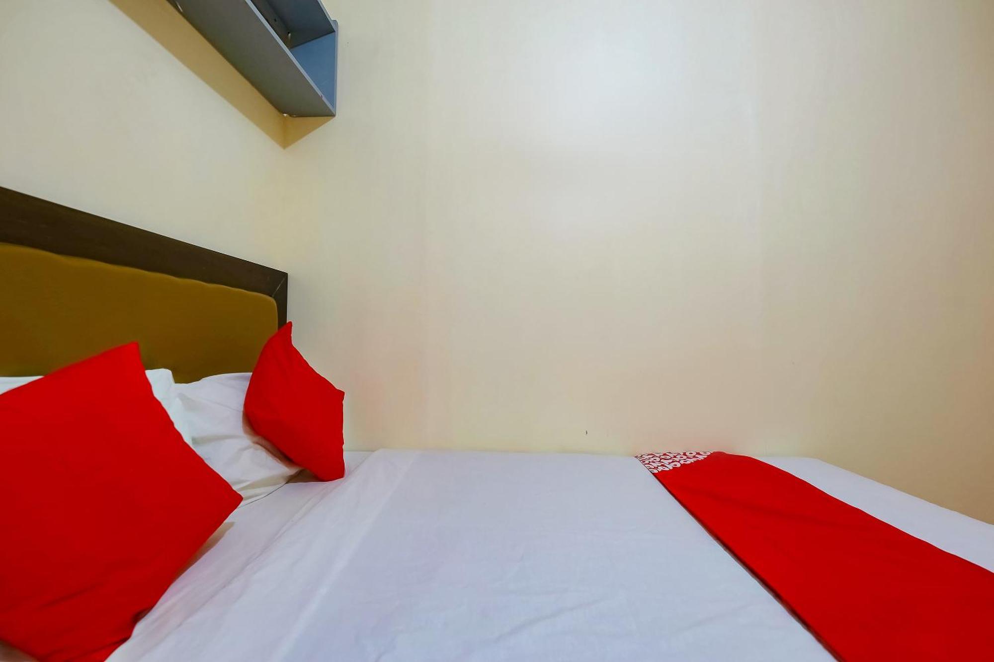 Oyo 431 Apollo 11 Apartelle Pasay Exteriör bild